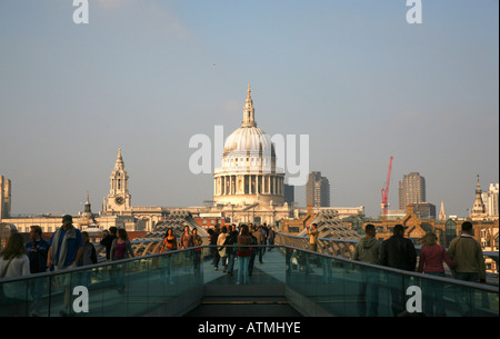 St Pauls Cathedral gesehen von der Tate Modern, London England Stockfoto