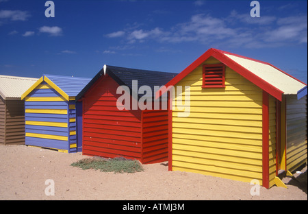 Bunte Strandhäuschen auf Brighton Beach in der Nähe von Melbourne Victoria Australien Stockfoto