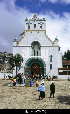 Carnaval besonderen Anlass Februar März Menschen in Kostümen Parade Kirche Maya-Indianer-Dorf Stockfoto