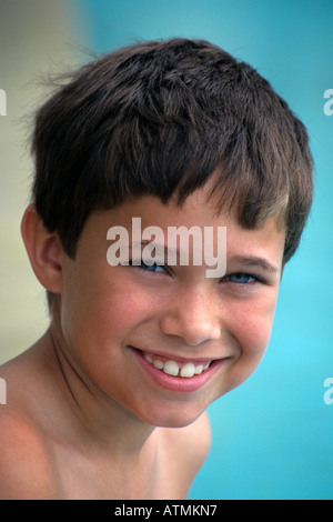 Porträt eines lächelnden jungen Stockfoto