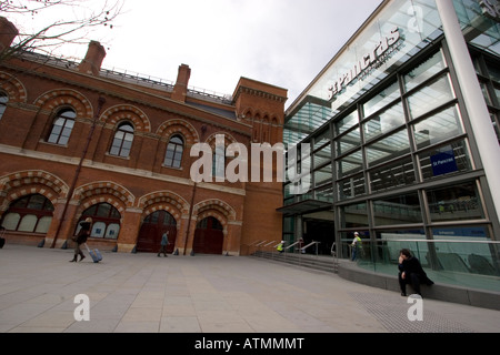 Eingang zum St. Pancras international Bahnhof St Pancras ist das wichtige Ziel für den Eurostar und Hochgeschwindigkeits-Eisenbahn in Großbritannien Stockfoto