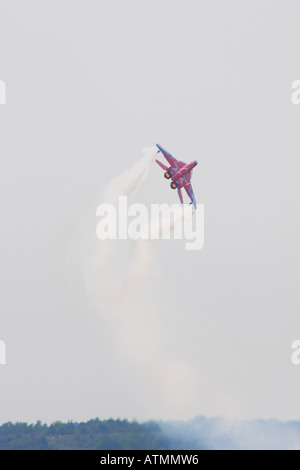 MIG-29 OVT Banken auf der rechten Seite beim Aufstieg von der Landebahn Stockfoto