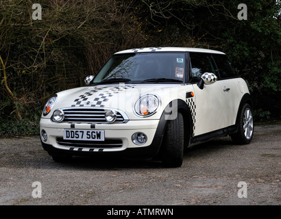 Mini Cooper in Pepper White 2007 Modell 2008 Stockfoto