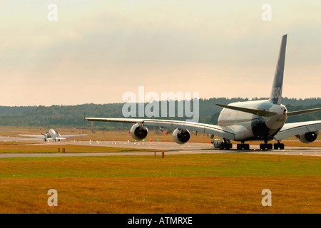 Airbus A380 und DC-3 Dakota an der Farnborough International Airshow 2006 UK Stockfoto