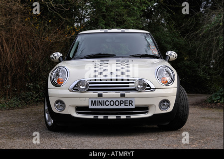 Mini Cooper in Pepper White 2007 Modell 2008 Stockfoto