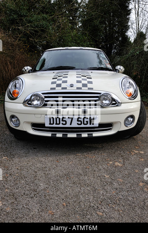 Mini Cooper in Pepper White 2007 Modell 2008 Stockfoto