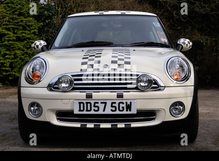 Mini Cooper in Pepper White 2007 Modell 2008 Stockfoto