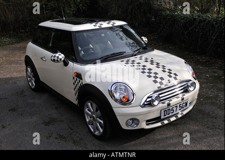 Mini Cooper in Pepper White 2007 Modell 2008 Stockfoto