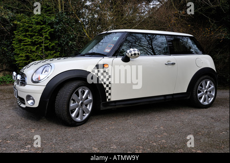 Mini Cooper in Pepper White 2007 Modell 2008 Stockfoto