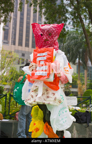 HONG KONG CHINA Plastic Bag Man bei Umweltverschmutzung Protest von The Green Student Council Stockfoto