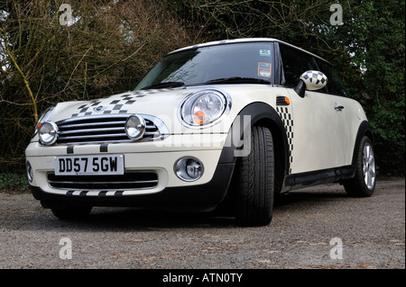 Mini Cooper in Pepper White 2007 Modell 2008 Stockfoto