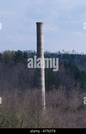 Midco Schornstein im Frühjahr Stockfoto