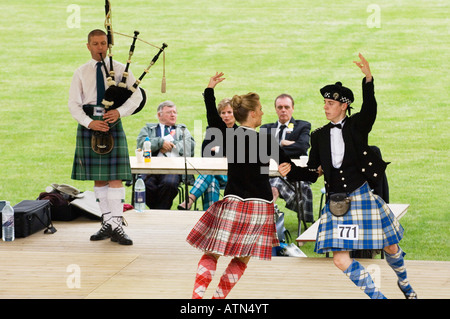 Highland dancing Contest beim jährlichen Cowal Highland Gathering in Dunoon, westlich von Glasgow. Größten Highland Games in Schottland Stockfoto