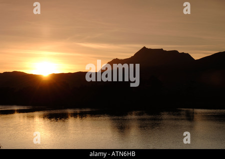 Sonnenuntergang über der Coigach Hügeln am Drumrunie See, Inverpolly.  XPL 3890-371 Stockfoto