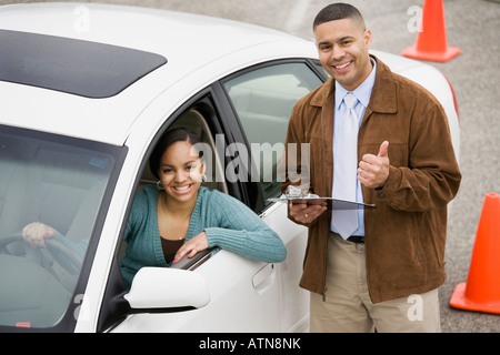 Afrikanische Jugendliche nehmen Testfahrer Stockfoto