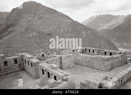 Auf dem Inka Trail ist der Inka Architektur an der Pisac Ruinen im Heiligen Tal in den Peruanischen Anden in Peru, in Lateinamerika Südamerika. Reisen Stockfoto