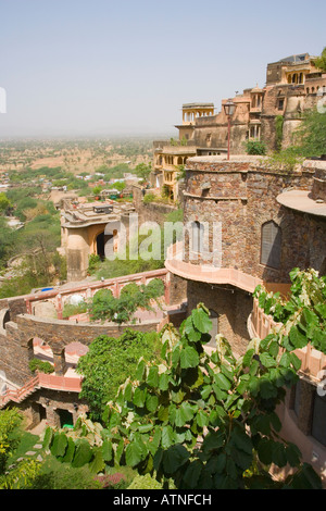Erhöhte Ansicht eines Forts, Neemrana Fort Palace, Neemrana, Alwar Rajasthan, Indien Stockfoto