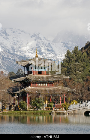 China, Lijiang, Provinz Yunnan, Black Dragon Pool Park, Deyue-Pavillon, Heilongtan Gongyuan Stockfoto