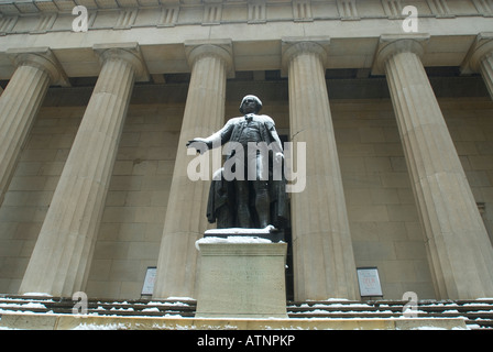 Die George Washington-Statue vor der Federal Hall National Memorial an der Wall Street Stockfoto