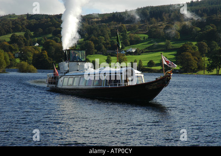 Dampf-Yacht-Gondel auf Coniston Water Stockfoto