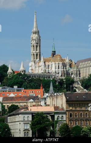 Blick auf die Römisch-katholische Matthias oder Matyas Kirche im Stil der Spätgotik in der Burgberg im Stadtteil Buda Budapest Ungarn gebaut Stockfoto