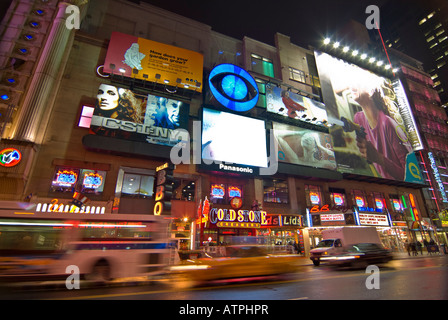 42nd Street, Times Square Gegend, New York USA in der Nacht Stockfoto