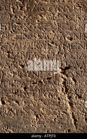 Stone Tablet mit griechischen Inschriften in geschnitzt. Gefunden Sie auf der Akropolis, Lindos, Rhodos, Griechenland. Stockfoto