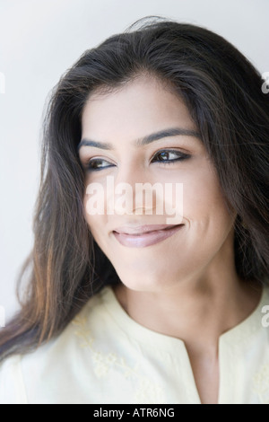 Nahaufnahme einer jungen Frau, Lächeln Stockfoto