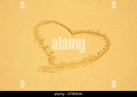 Herzen in den Sand gezeichnet Stockfoto