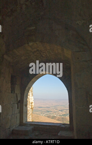 Blick durch ein gewölbtes Fenster aus Crac des Chavaliers, Syrien, Naher Osten. DSC 6056 Stockfoto