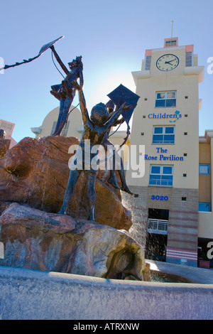 Statue und Brunnen vor der Rose-Pavillon auf der San Diego Kinder Krankenhaus San Diego San Diego County Kalifornien USA Stockfoto