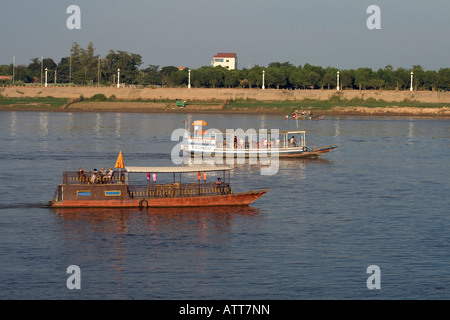 Riverboats Tonle Sap Fluss Phnom Penh Kambodscha Stockfoto