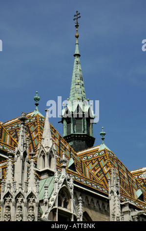 Turm der römisch-katholischen Matthias oder Matyas Kirche in der blumigen spätgotischen Stil in der Budaer Burg, Budapest Ungarn gebaut Stockfoto