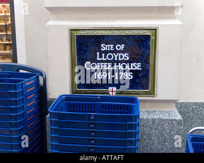 Plakette zeigt dem ursprünglichen Speicherort der Lloyds Coffee House 1691 1785 in der Londoner City jetzt einen Supermarkt Stockfoto