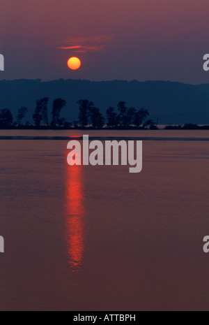 Sonnenuntergang über dem Mississippi Fluß, oberen Mississippi River National Fish und Wildlife Refuge, Wisconsin Stockfoto