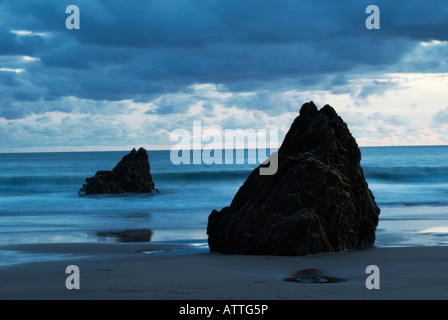 Felsen auf Marloes Sands in Pembrokeshire Wales UK Stockfoto