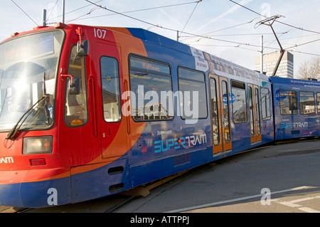 Sheffield-Straßenbahn in der Nähe der University of Sheffield South Yorkshire England Stockfoto