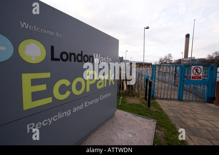 London-Abfall Ecopark recycling und Energie-Zentren mit Verbrennungsanlage Schornstein im Hintergrund Stockfoto