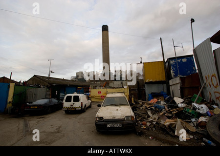 Müll gekippt vor Verbrennungsanlage Schornstein London Abfall Ecopark recycling und Energie-Zentren Stockfoto