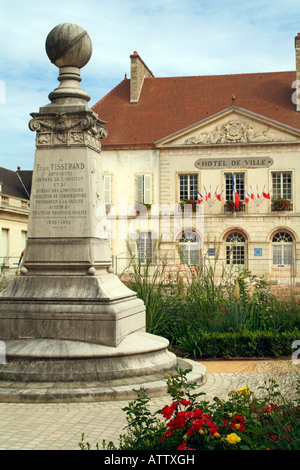 Felix Tisserand Denkmal außerhalb des Stadtkerns Rathaus Nuits Saint Georges Frankreich Europa Stockfoto