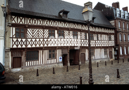 ST VALERY EN CAUX Normandie Frankreich Europa April Maison Henry 1V, erbaut im Jahre 1540 gut erhaltene mittelalterliche Gebäude Stockfoto