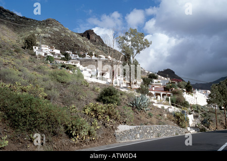 SAN PEDRO GRAN CANARIA Kanaren Februar A kleines Dorf im Valle de Agaete mit Häusern, klammerte sich an den Hang Stockfoto