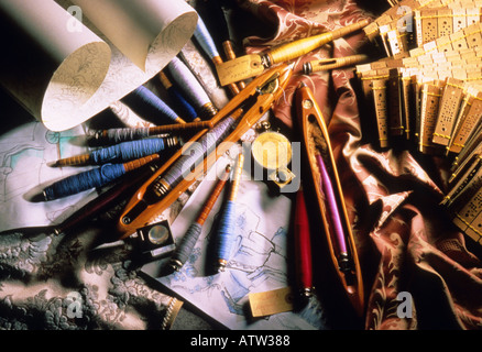 Studioaufnahme Sammlung von verschiedenen Weben und Textil-tools Stockfoto