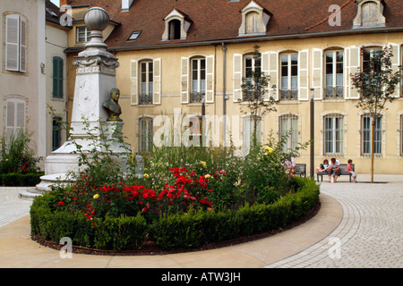 Felix Tisserand Denkmal außerhalb des Stadtkerns Rathaus Nuits Saint Georges Frankreich Europa Stockfoto