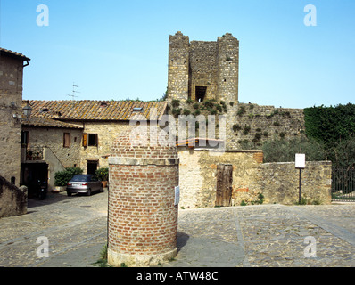 CASTELLO DI MONTERIGGIONI Toskana Italien Europa kann einer der Türme in den Mauern des ehemaligen Schlosses Stockfoto