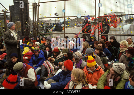 Blockade des Womens Peace Camp der USAF-Flugkörperbasis in Greenham Common Berkshire, Großbritannien 1982 1980er Jahre HOMER SYKES Stockfoto