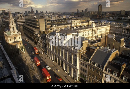 Somerset House Courtauld Galerie London England. St. Mary le Strand Kirche nach Südosten über den Fluss Themse 1990 s UK HOMER SYKES Stockfoto