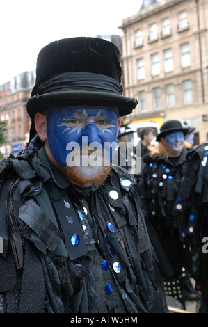 Morris Tanz außerhalb Sheffield City Hall Stockfoto