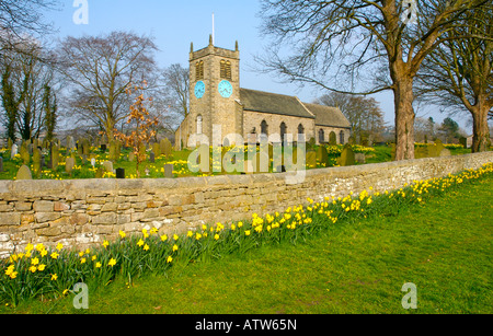 Str. Peters Kirche, Addingham, im Frühling, West Yorkshire UK Stockfoto