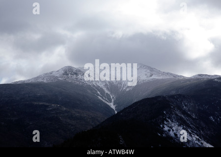 Gewitterwolken umgeben Mount Lafayette von kahlen Berge in den Wintermonaten befindet sich in den White Mountains New Hampshire USA Stockfoto